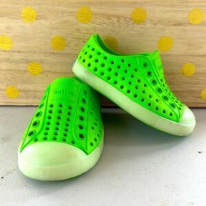 Native Slip On Glow In The Shoes Green Sz C4